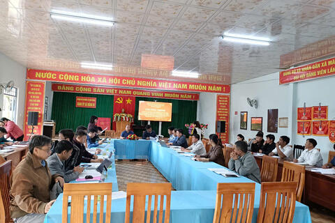 LÀM VIỆC CÙNG TỔ ĐẠI BIỂU HĐND TỈNH ỨNG CỬ TẠI HUYỆN TU MƠ RÔNG VỀ VIỆC KIỂM TRA TIẾN ĐỘ THỰC HIỆN NÔNG THÔN MỚI